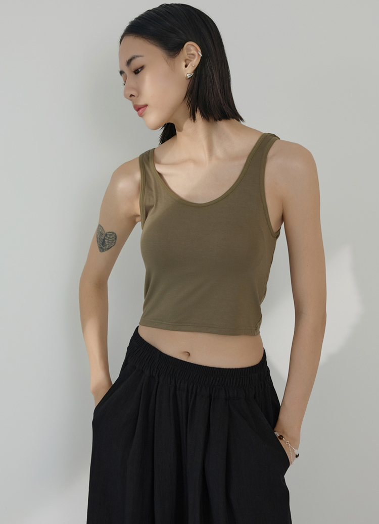 夏日必備! 莫代爾露腰短版罩杯背心 Bra Top