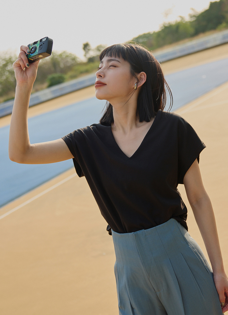 極簡純棉細膩V領連肩袖上衣