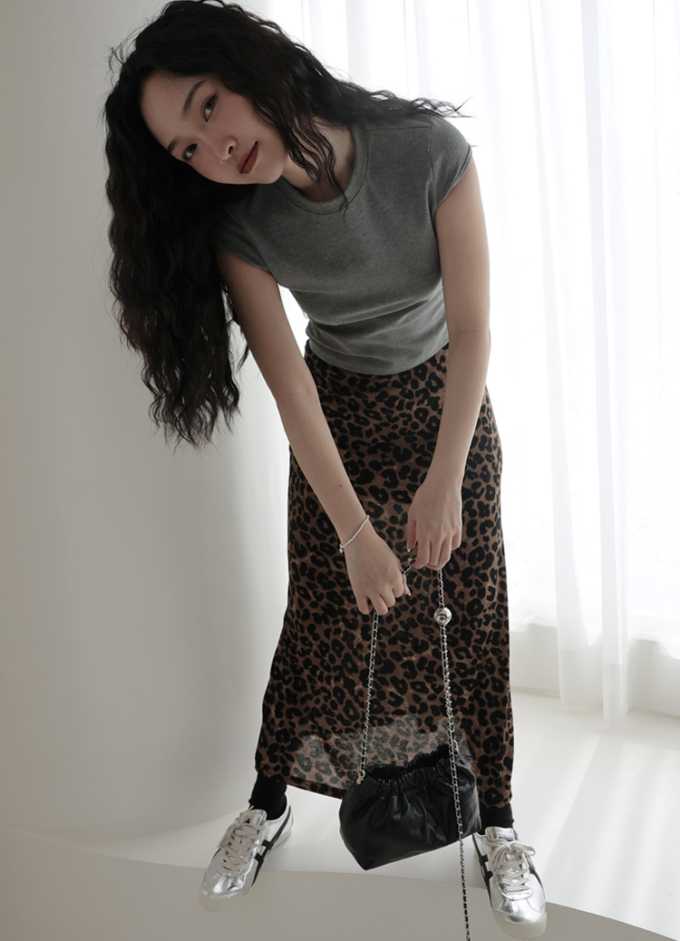 超顯瘦! 垂感彈性紗質包臀豹紋裙