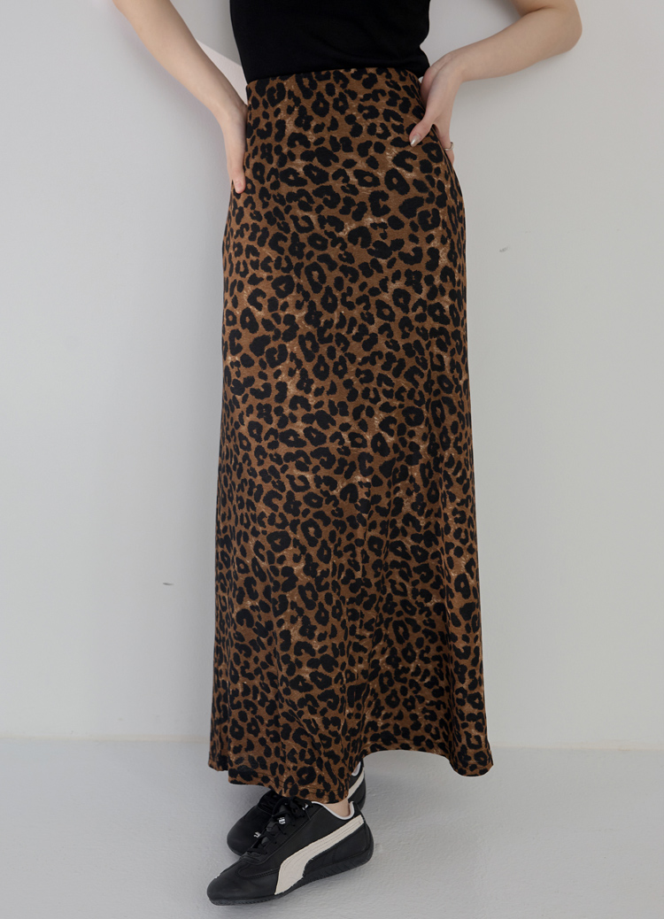 超顯瘦! 垂感彈性紗質包臀豹紋裙