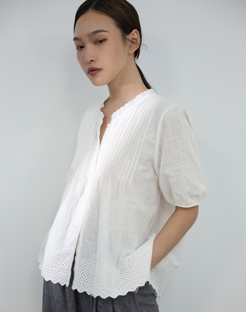韓國風琴壓褶簍空雕花蕾絲衫