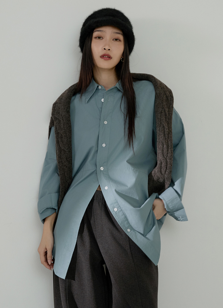 倒V大開岔! 暮藍秋氛拼接男友風襯衫