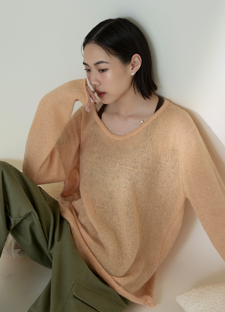 減齡好氣色! 澎軟亮色羊毛馬海毛V領衫