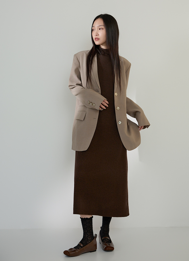 回眸心動! 知性微高領開岔針織連身裙