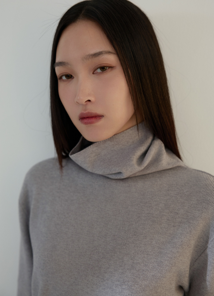 保暖迎刃有餘! 鬆糕領斜口袖親膚絨毛打底衫