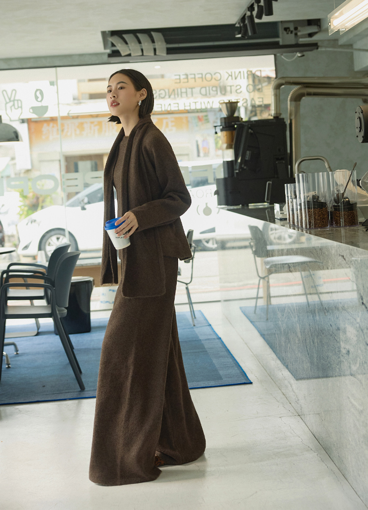 整套包軌! 不用動腦慵懶系毛衣圍巾寬褲三件組