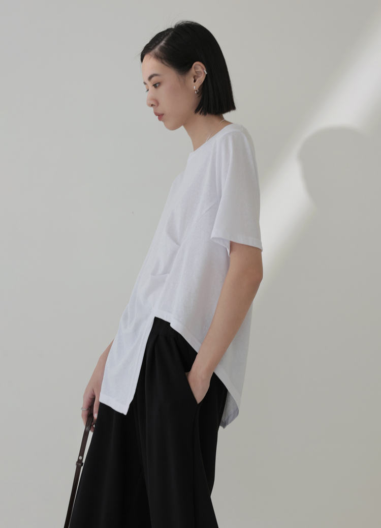 現貨-告別水桶腰！抓皺不規則開岔竹節棉T