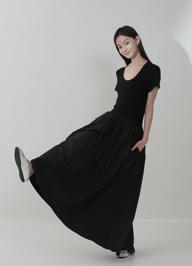 異材質! 優雅永恆黑冰絲針織U領洋裝 婚禮穿搭 小禮服 小黑裙