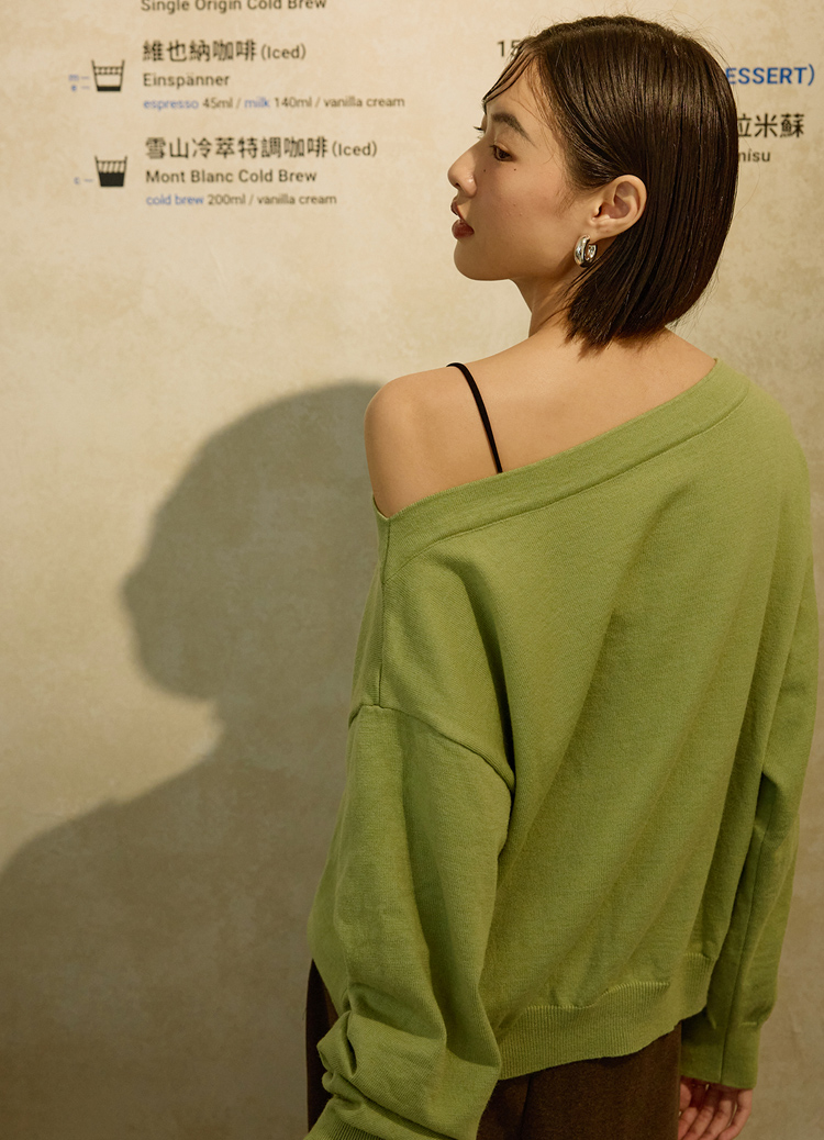 【大姐團】鎖骨美學! 露肩一字領兩穿素面毛衣