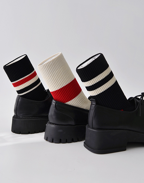 日本訂單貨 復古運動紅白黑撞色坑條襪